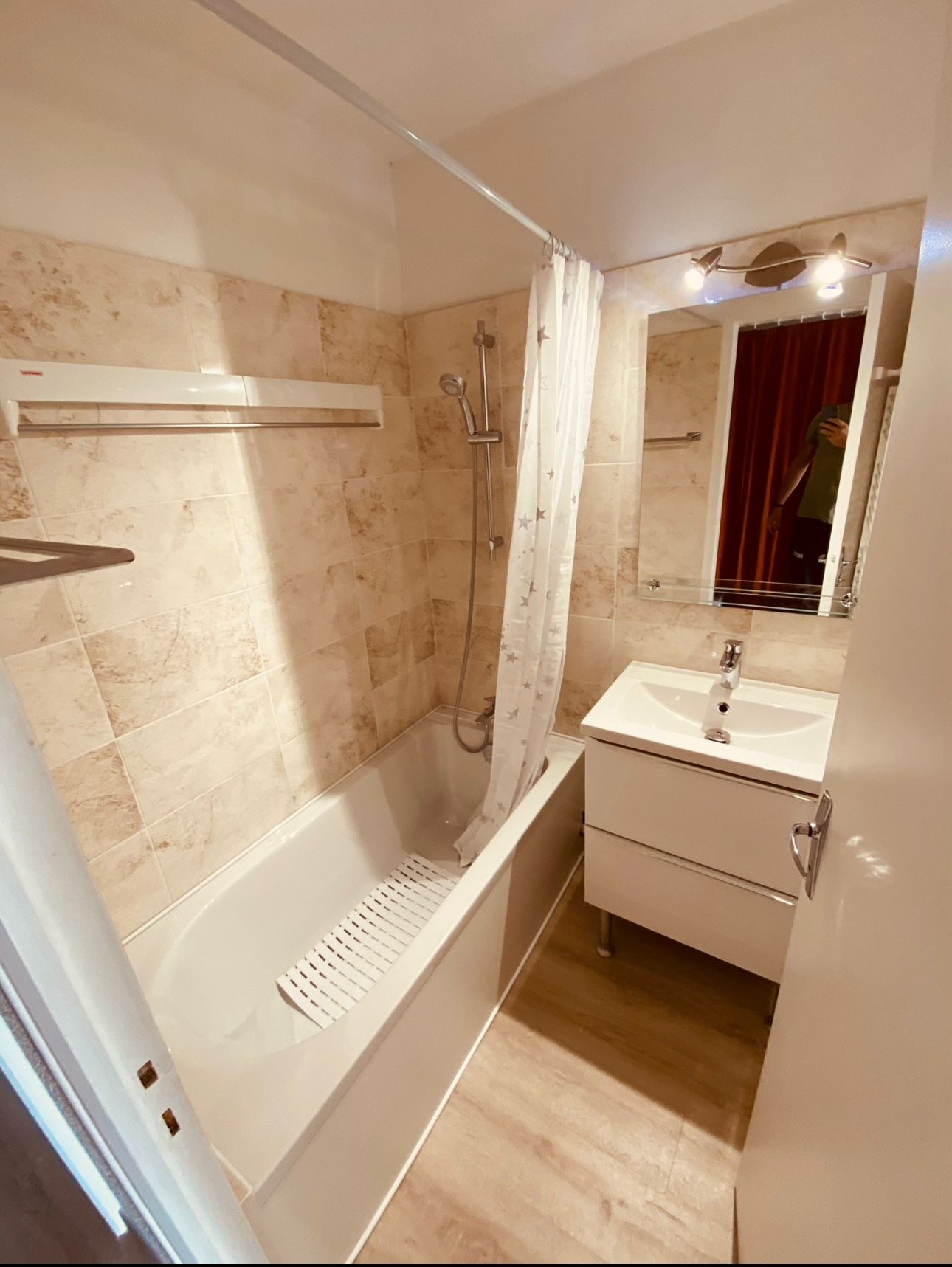 Baignoire et meuble vasque