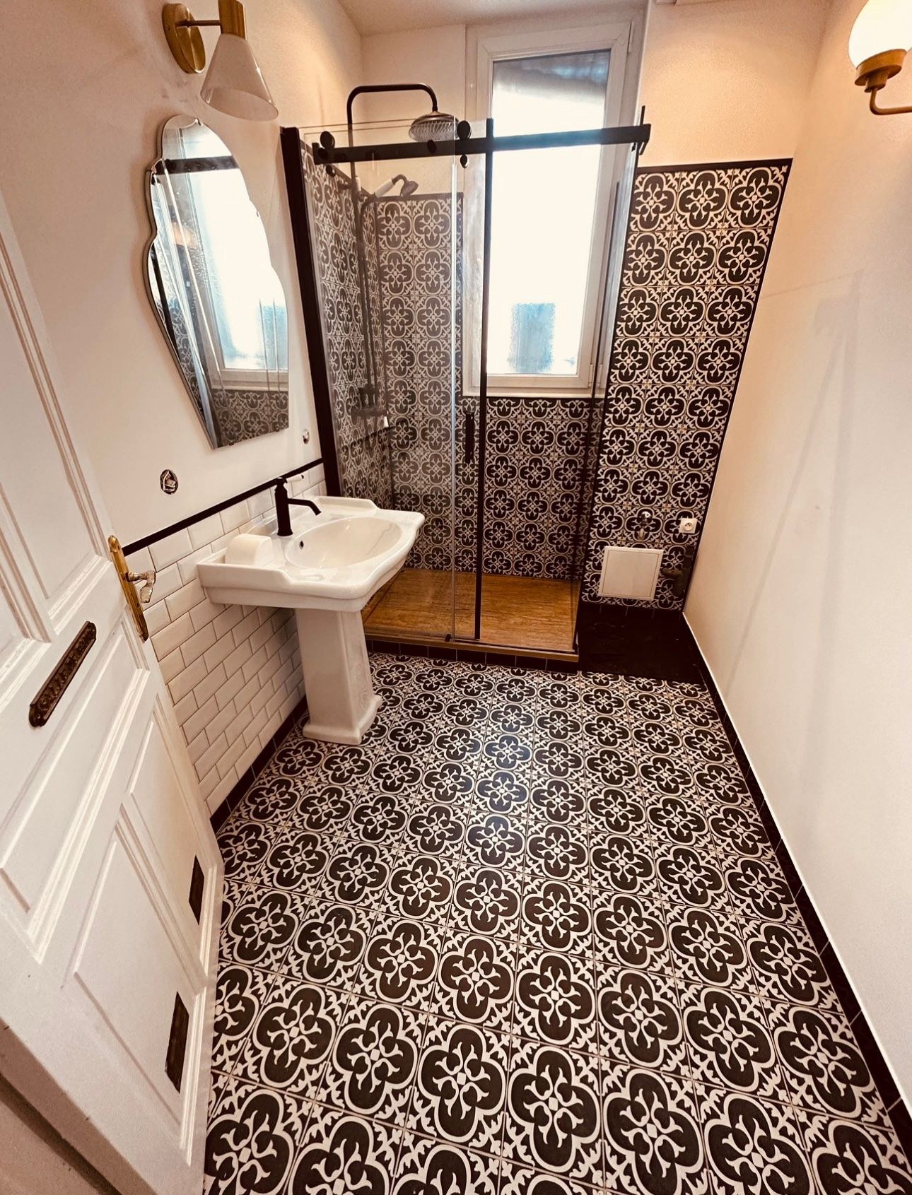 Salle de bain, sol carreaux de ciment